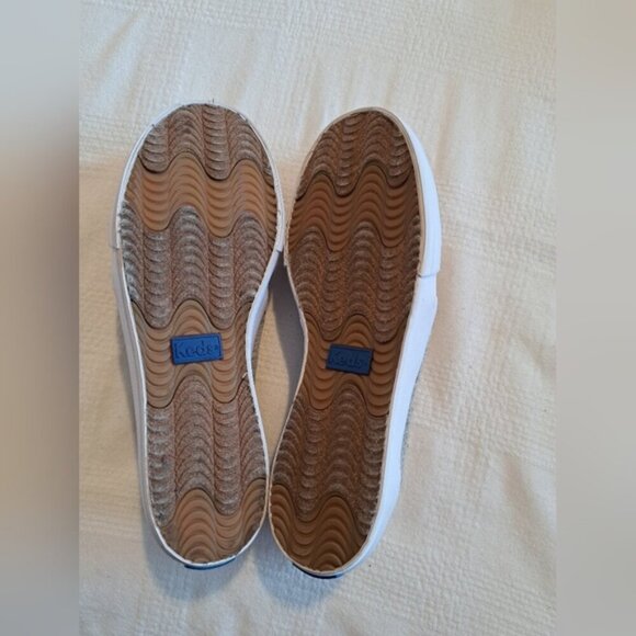 Boston Red Sox women's size 7.5 slip on Keds, gray with red printing, VGUC - Picture 6 of 8